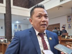 Deni Hakim Akan Koordinasi dengan Lurah dan Camat untuk Pengerukan Drainase Jalan Abdul Aziz Samad